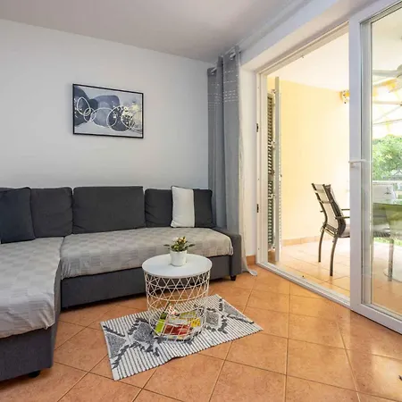 Apartamento Beachfront In 45060 Selce