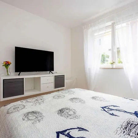 Beachfront In 45060 Apartamento Selce