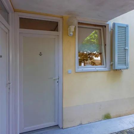 Beachfront In 45060 Apartamento Selce